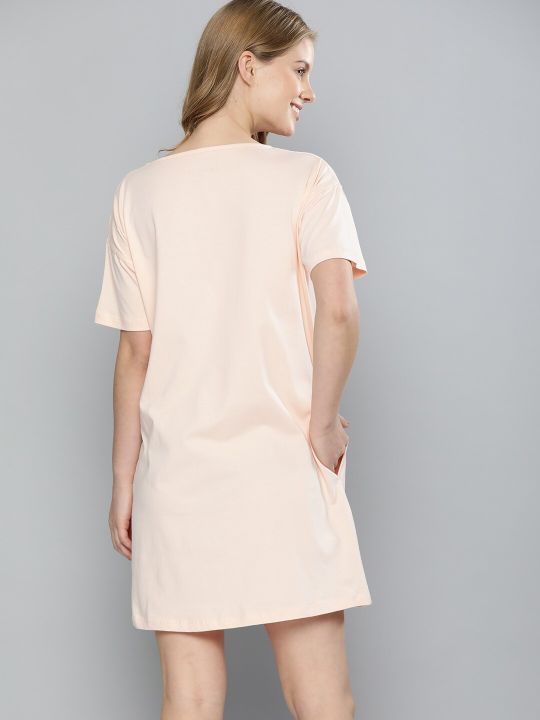Mast & Harbour Cream-Coloured & White Typography Print Cotton Nightdress with Pouch