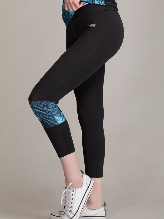 Active Capri Tights with Printed Panel & Waistband Zipper in Black